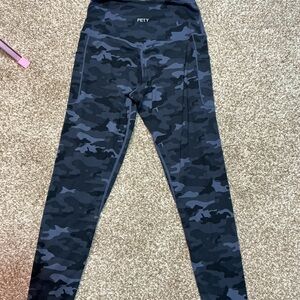 Women's Camouflage Leggings - Black and Gray